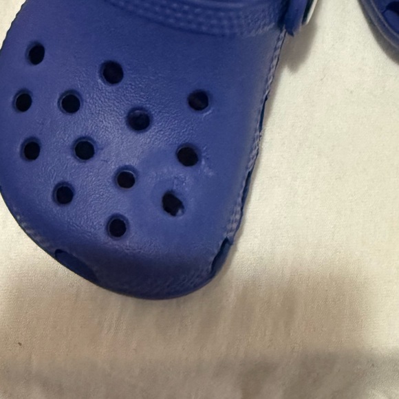 Purple 2/3 Infant Crocs - Picture 2 of 3